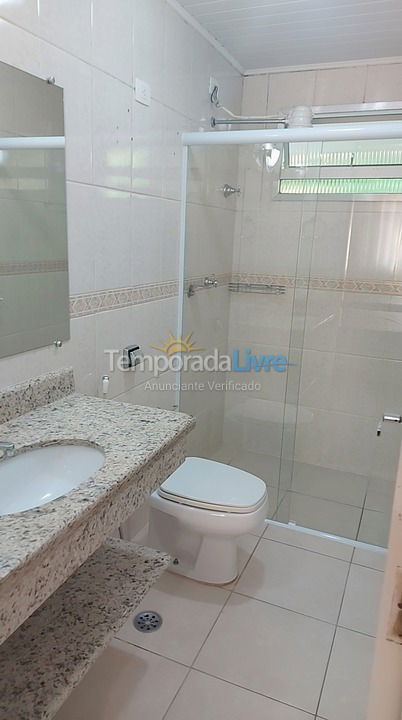 Apartamento para aluguel de temporada em Ubatuba (Praia das Toninhas)