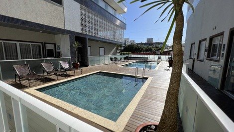 Condominium with pool 50mts from Praia de Mariscal