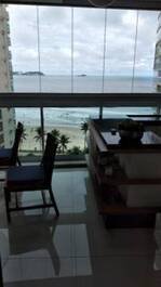 Apartamento pé na areia, com vista do mar no condomínio oceano.