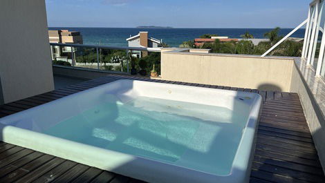 Linda Cobertura com Jacuzzi na Praia de Mariscal