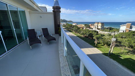 Beautiful Penthouse with Jacuzzi on Mariscal Beach