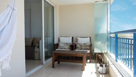 Beautiful 2 bedroom flat with full sea view
