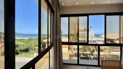 200 - Apartment with 03 bedrooms and views of Mariscal beach