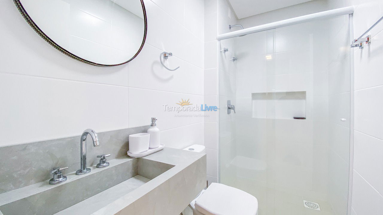 Apartamento para aluguel de temporada em Governador Celso Ramos (Praia de Palmas)