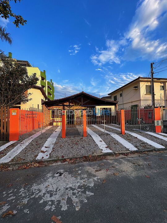 Casa para aluguel de temporada em Ubatuba (Itaguá)