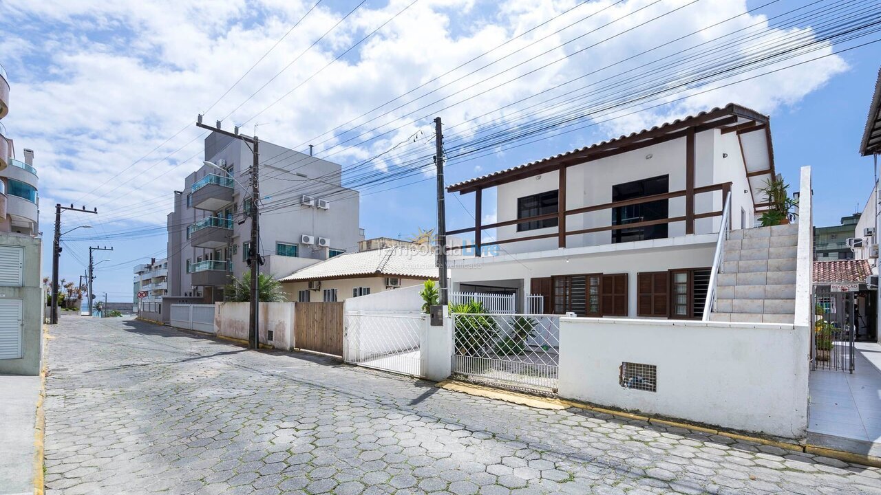 House for vacation rental in Bombinhas (Praia de Bombas)