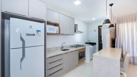 209G - Hermoso apartamento con piscina, 2 suites en Praia de Bombas - SC