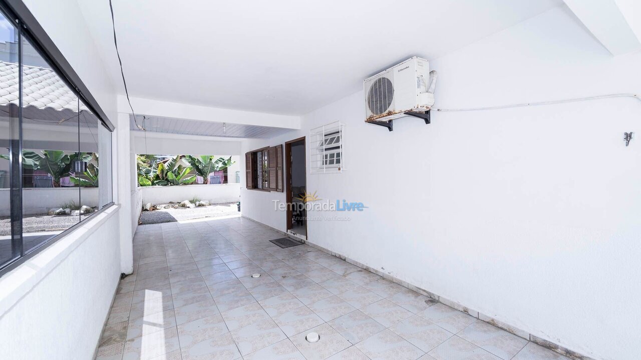 House for vacation rental in Bombinhas (Praia de Bombas)