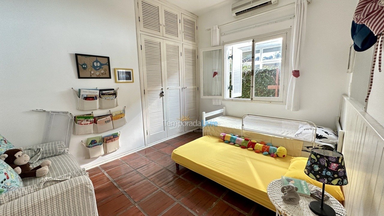 Casa para alquiler de vacaciones em São Sebastião (Praia da Baleia)