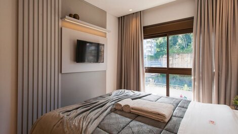 Volo Palace 203 - 2 Suites, sleeps 9, on Borges (two blocks from Rua...