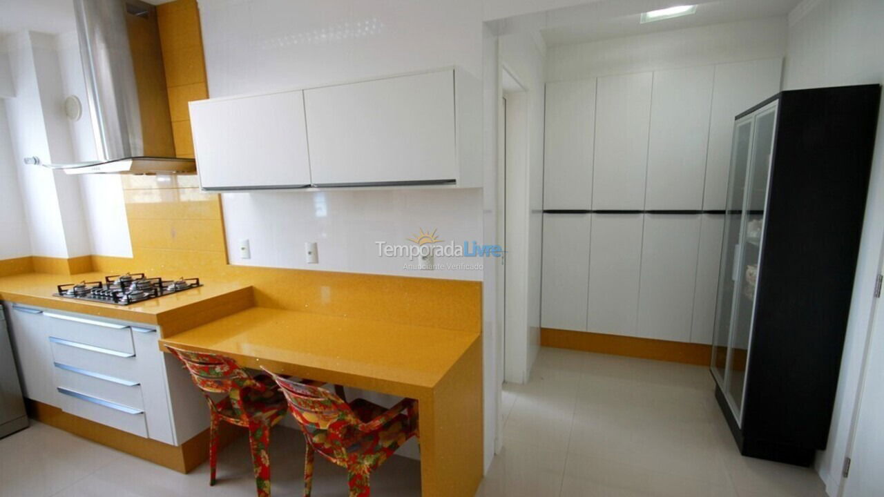 Apartamento para aluguel de temporada em Itapema (Meia Praia)