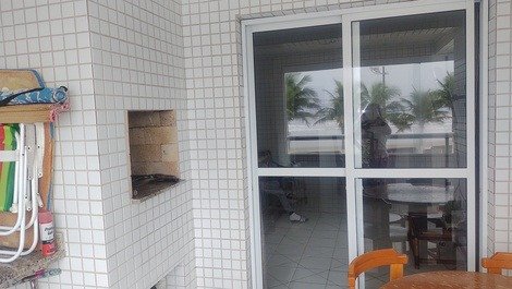 LARGE SEA FRONT APARTMENT BALCONY WITH BARBECUE 2 BEDROOMS (1 SUITE)