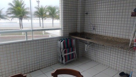 LARGE SEA FRONT APARTMENT BALCONY WITH BARBECUE 2 BEDROOMS (1 SUITE)