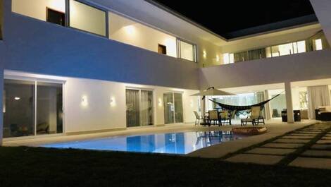 HIGH STANDARD MANSION IN JUQUEHY 600 METERS FROM THE BEACH