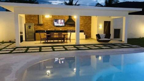 HIGH STANDARD MANSION IN JUQUEHY 600 METERS FROM THE BEACH