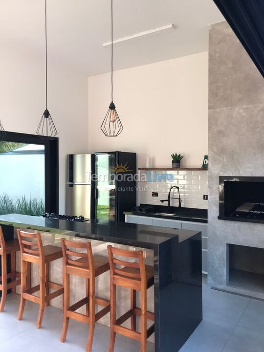 House for vacation rental in Guaratuba (Praia das Palmeiras)