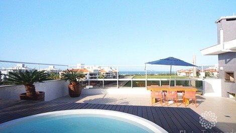 Penthouse with private pool, sea view, sports court
