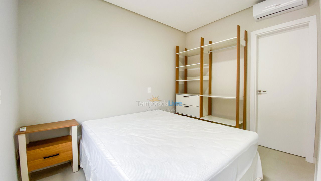 Apartamento para aluguel de temporada em Governador Celso Ramos (Praia de Palmas)