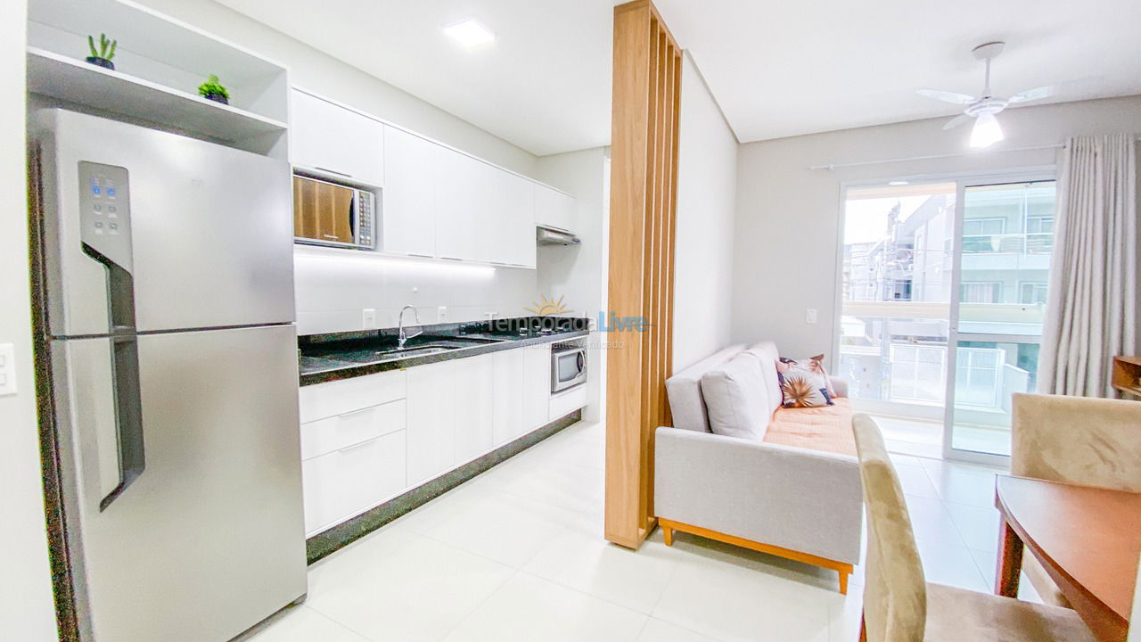 Apartamento para aluguel de temporada em Governador Celso Ramos (Praia de Palmas)