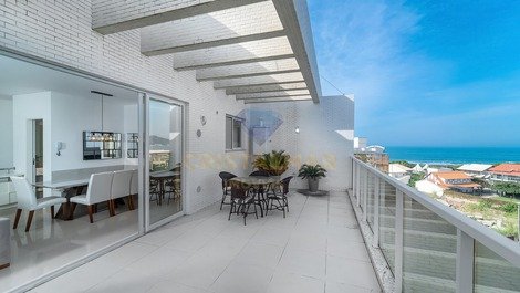 DUPLEX PENTHOUSE WITH 3 SUITES AND SEA VIEWS