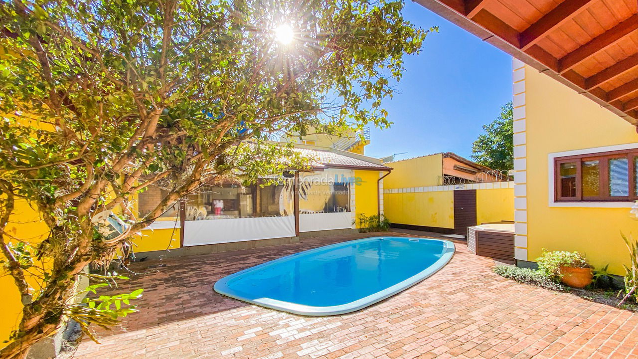 Casa para aluguel de temporada em Governador Celso Ramos (Armação da Piedade)