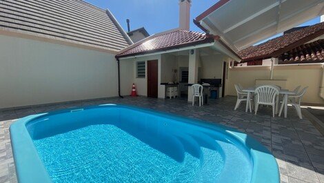 Casa con piscina para 20 personas a 50 metros del mar