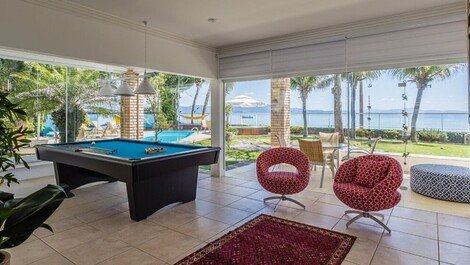 High standard house facing the sea, pool table, gourmet area