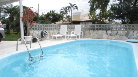 Beautiful house in Jurerê Internacional with pool