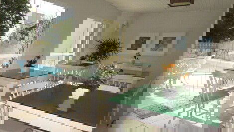 Beautiful house in Jurerê Internacional with pool