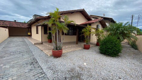 Estupenda casa con aire acondicionado y piscina en Praia dos Ingleses