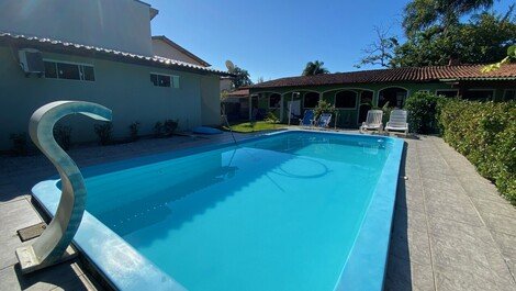 Great house, with pool, 300 meters from the beach!