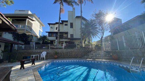 High standard house with swimming pool and views of the Beira Mar de Floripa