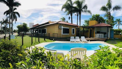 Excelente Casa para aluguel de temporada em Daniela, Florianópolis,...