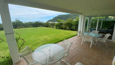 Beautiful sea front house in Lagoinha