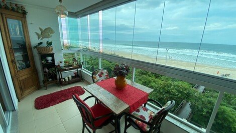 Apartamento de alto estándar con perfecta vista al mar.