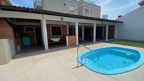 Preciosa casa con piscina y 4 dormitorios a 250 metros del mar