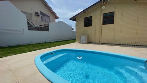 Beautiful house with pool and 4 bedrooms 250 meters from the sea