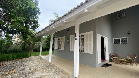 Perfect house, pool and air 50 meters from the beach, on Rua das Gaivotas