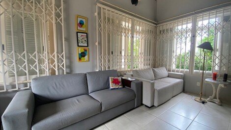Perfect house, pool and air 50 meters from the beach, on Rua das Gaivotas