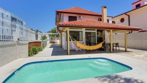 Hermosa casa con piscina climatizada a 400 metros del mar