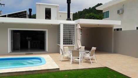 Hermosa casa con piscina en Canasvieiras