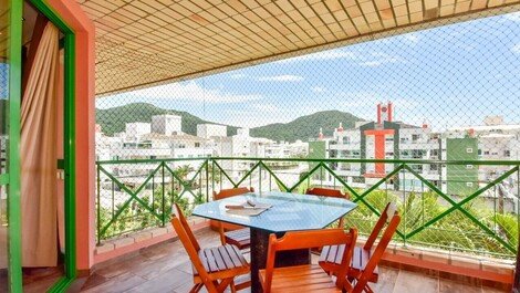 Penthouse with beautiful view, 4 air, swimming pool, 250 meters from the sea