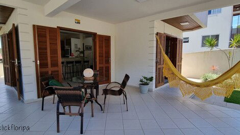 Beautiful house close to the sea, Praia do Santinho