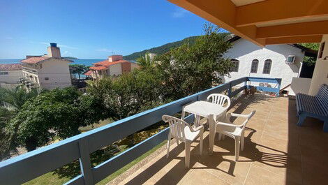 Large house with sea view, garden, 5 bedrooms with air, 50 meters from the sea