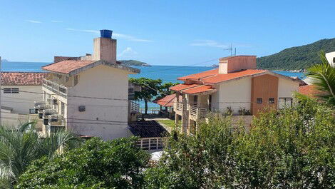 Large house with sea view, garden, 5 bedrooms with air, 50 meters from the sea