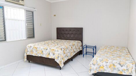 Family comfort 600m from the beach in Guarujá