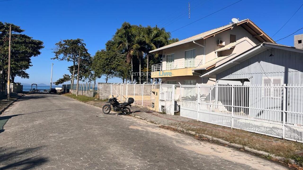 Casa para alquiler de vacaciones em Bombinhas (Praia de Zimbros)