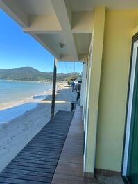 CASA PÉ NA AREIA EN BOMBINHAS SC - PLAYA DE MORRINHOS