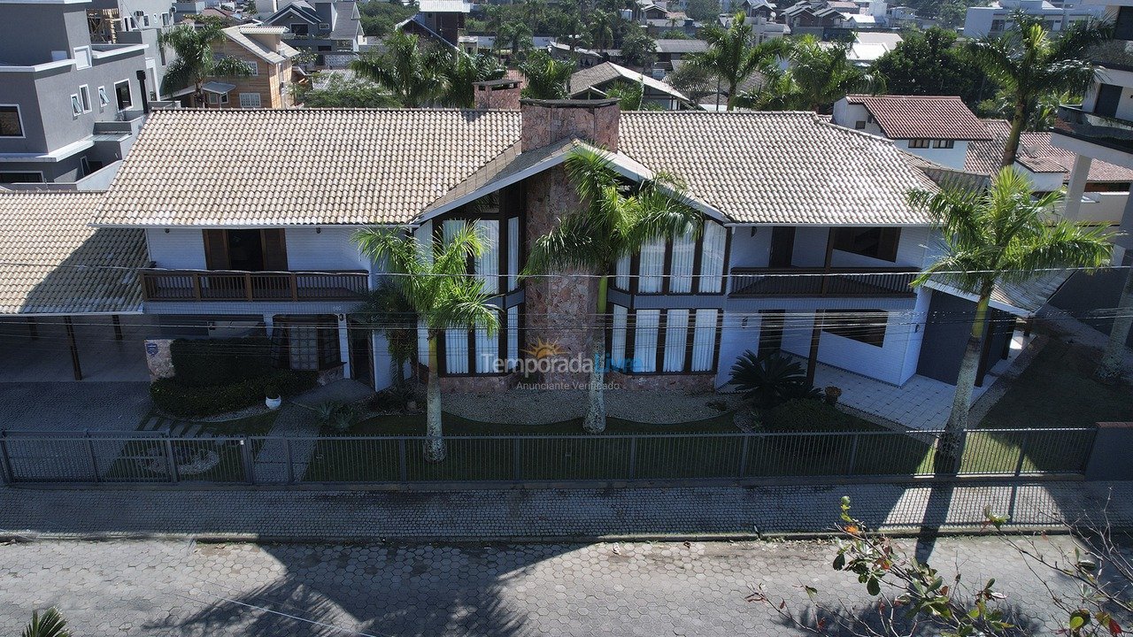 Casa para aluguel de temporada em Bombinhas (Canto Grande)