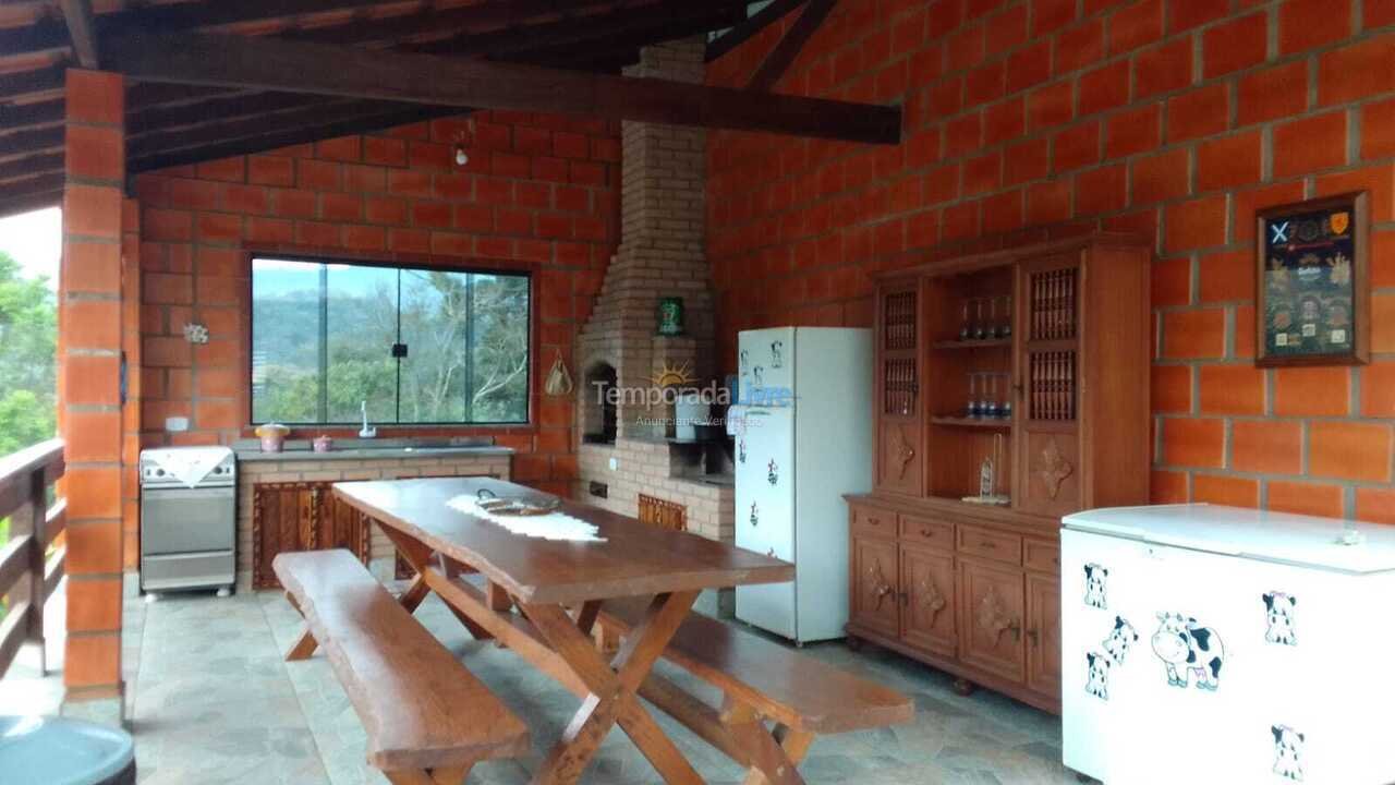 Chácara / sítio para aluguel de temporada em Mairiporã (Pirucaia)